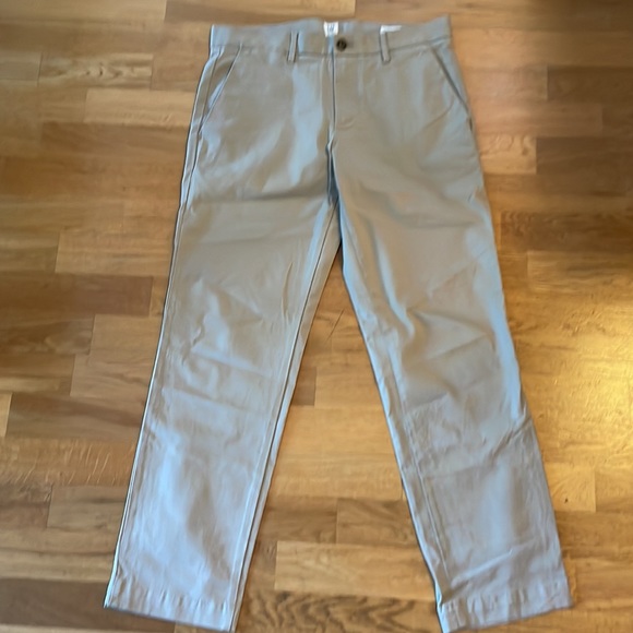 Gap Straight Leg Khakis (31 x 30) - Picture 2 of 4